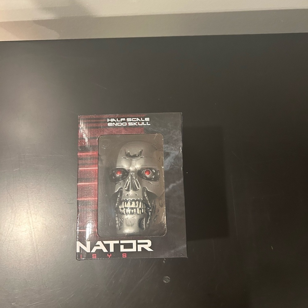 Lootcrate Exclusive Terminator Genisys Half Scale Endo Skull NIB - Picture 2 of 8